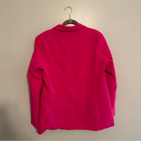 Pink Suit - Picture 5 of 11